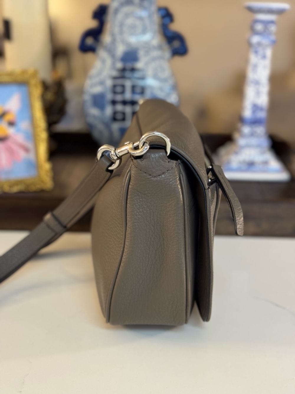 🩶 MARC JACOBS LEATHER EMPIRE CITY MESSENGER BAG! - Picture 3 of 12